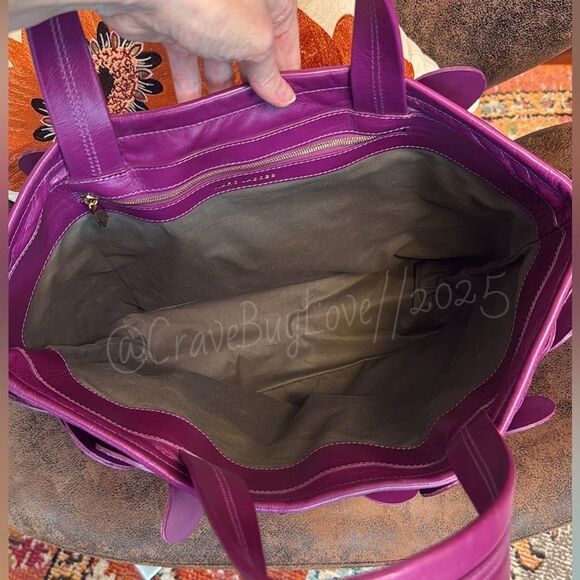 MARC JACOBS ITALY BIG HEART FUCHSIA LEATHER CUTOUT BAG C383189 EUC TAGS $1895 - Picture 17 of 17